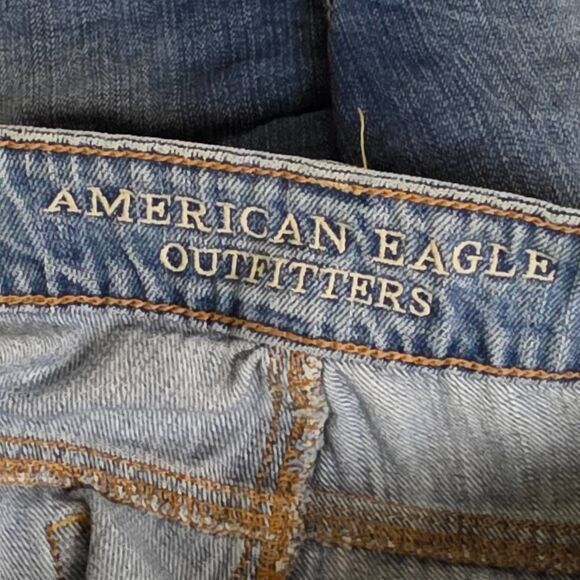 American Eagle Distressed Jean Shorts Sz 6 Light Wash - Picture 4 of 8